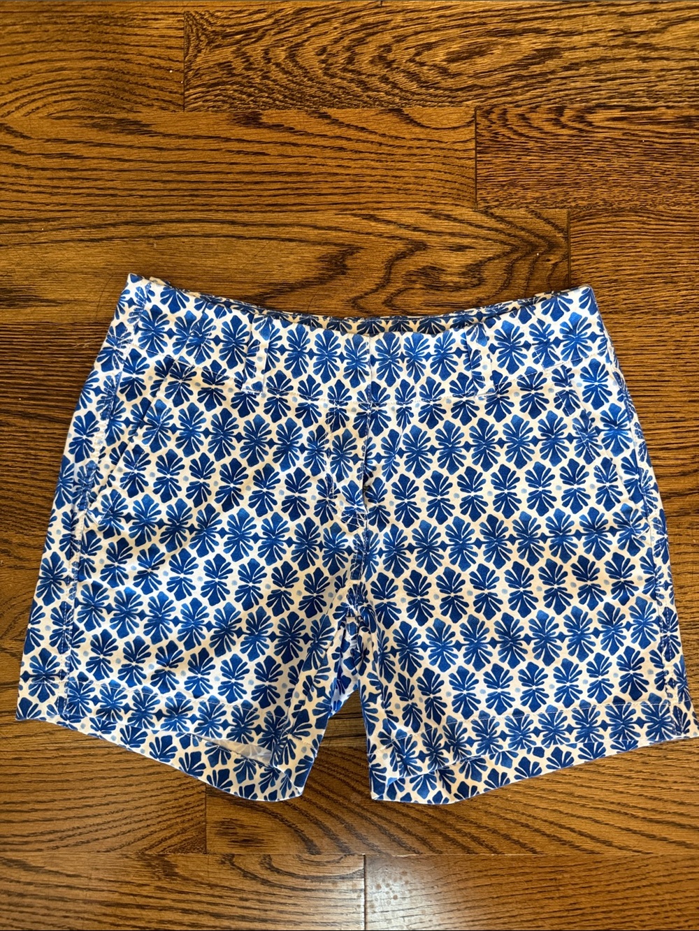 Vineyard Vines Blue Floral Print Women's Flat-Front Shorts